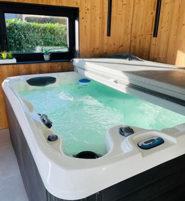 Etting House | Maison Gite Chez Nounou sauna jacuzzi jardin arboré non clôturé