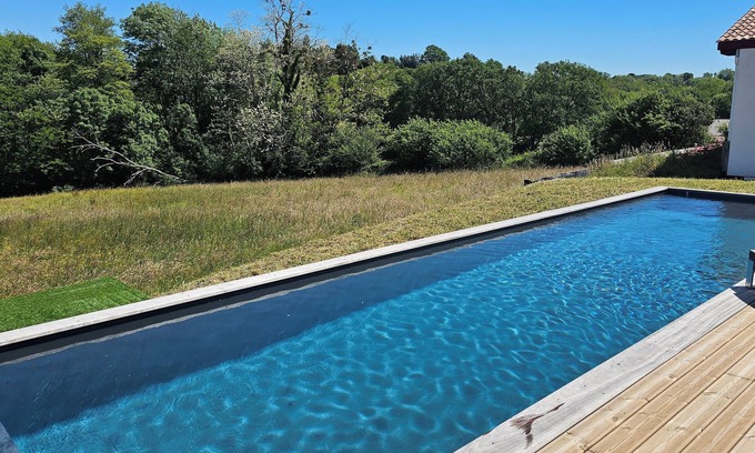 Arbonne House | Maison Paisible Avec Piscine Chauffée à 10 Minutes de la Plage