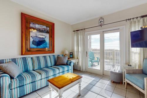 Hatteras House | Making Memories 807 #104DS-H
