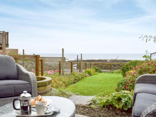 Anstruther House | Making Waves