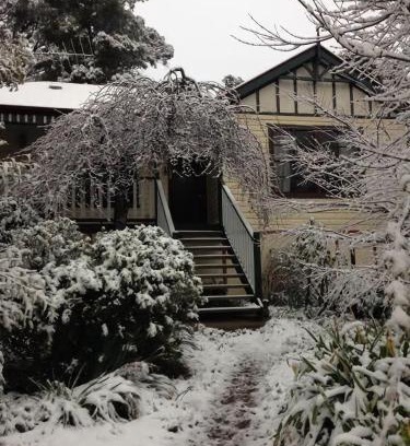 Blackheath House | Malvern Cottage Retreat Pet Friendly