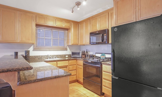 Sand Section Apartment | Manhattan Beach Walkstreet with front patio, furnished or unfurnished