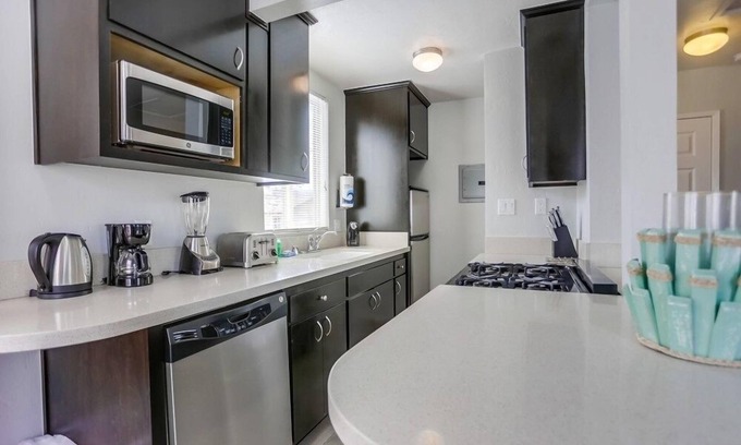 Central Mission Beach Condo | Manhattan Shores 1A