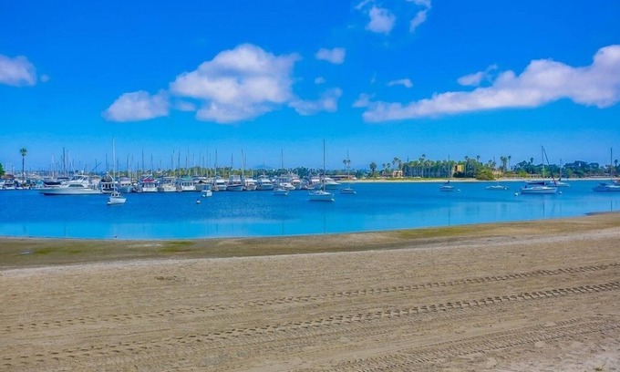 Central Mission Beach Condo | Manhattan Shores 5