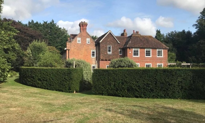 Fishbourne House | Manor House with pool and tennis court
