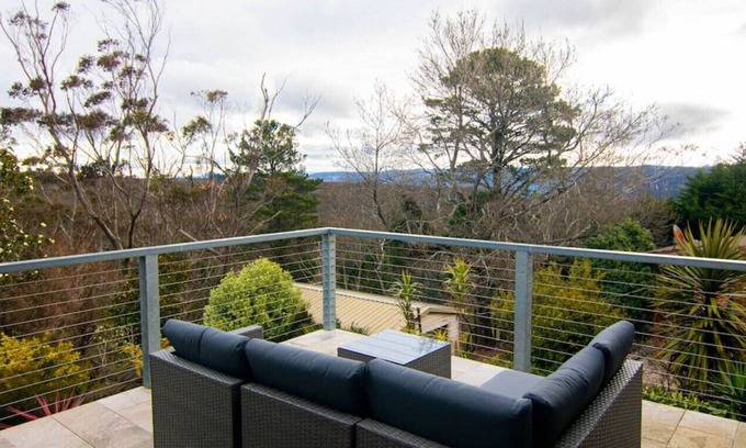 Wentworth Falls House | Maple Grove big house quiet enclave amazing views