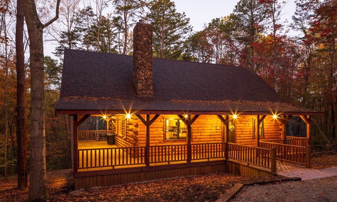 South Bloomingville Cabin | Maple Hill Retreat - w/Hot Tub - Hocking Hills