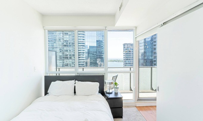 Downtown Toronto Apartment | Maple Leaf Square Executive Suites