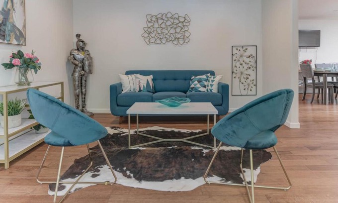 Union City House | @ Marbella Lane - Boho 'n Sleek Rtreat Pool Tble