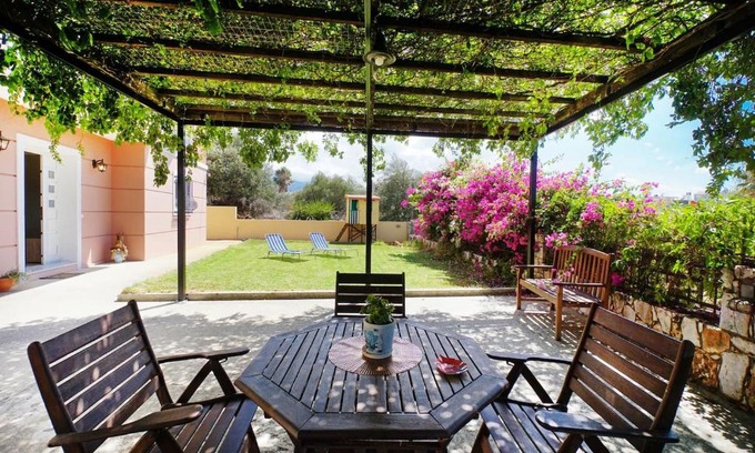 Daratsos House | Maria's Garden