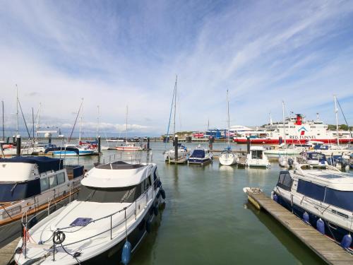 Cowes Apartment | Marina View