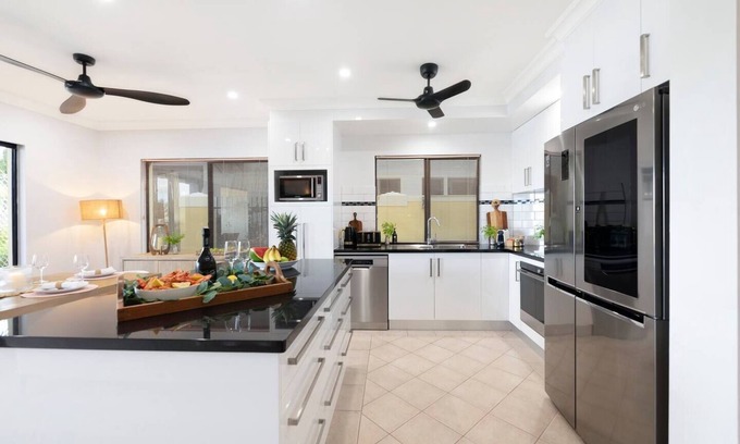 Stuart Park House | Marina View Waterfront Stunner with Plunge Pool