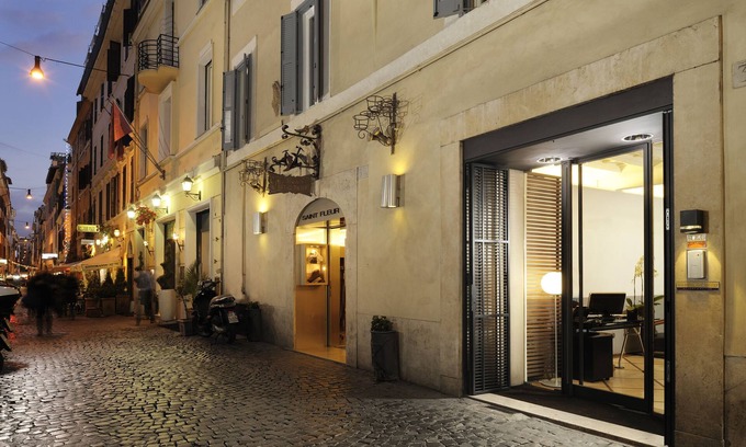 Rione IV Campo Marzio Hotel | Mario de Fiori 37