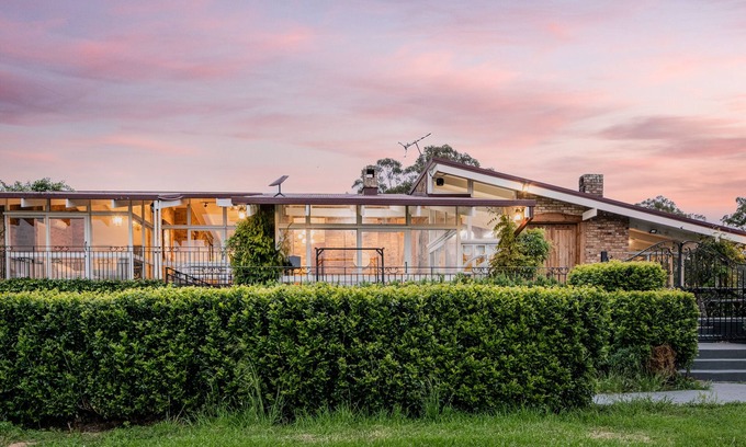 Menangle Cottage | Mars: The Menangle Hideaway: Relax and Unwin