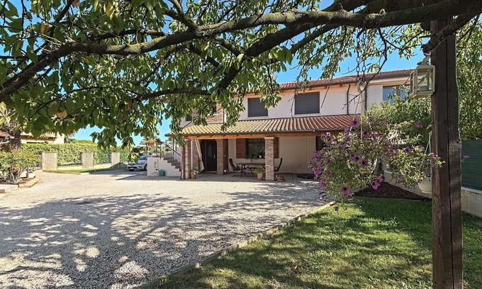 Santa Maria di Sala Apartment | Marsari House