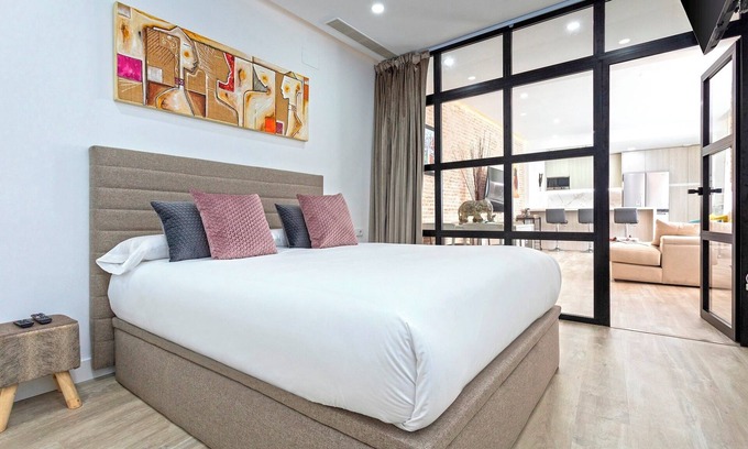 Triana Apartment | Marvelous 2-bedroom Apartment With Terrace in Triana. Castilla II