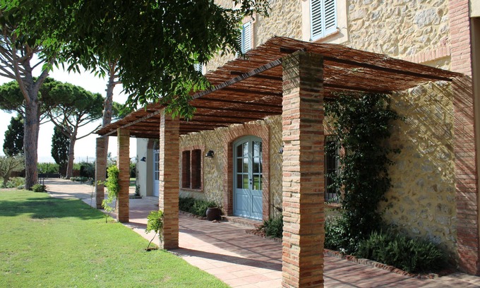 Torroella de Montgri Other | Masia with large garden and pool in the countryside, elegance on the Costa Brava