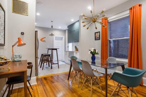 Truxton Circle House | Massive 6BR & 4BA Private Duplex Townhouse Central