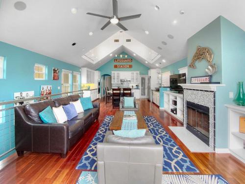 Mission Beach House | Massive Mission Beach Home - Fire Pit & Deck