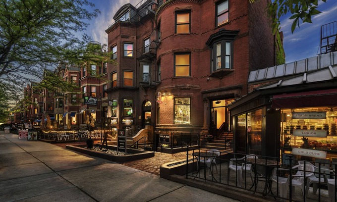 Back Bay Apartment | Maverick Suites at 245 Newbury St