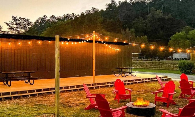 Townsend Apartment | Meadow Room at The Trailblazer Unit 2