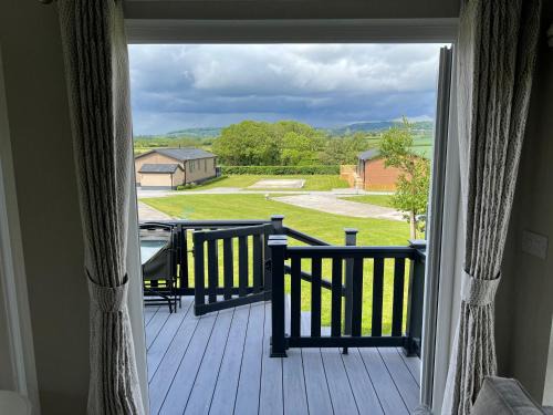 Thirsk House | Meadow View Lodge with stunning views
