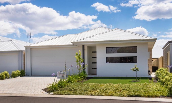 Dunsborough House | Meadows