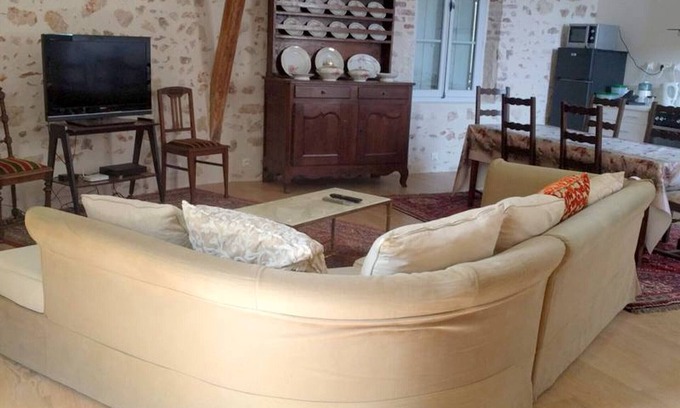 Herisson Apartment | Medieval House in Hérisson with Garden