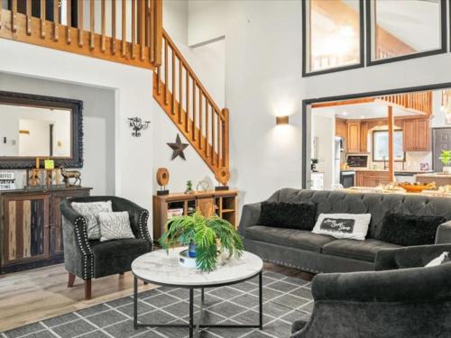 Long Pond House | Memorabile Getaway Fire-Pit and Entrainment Area