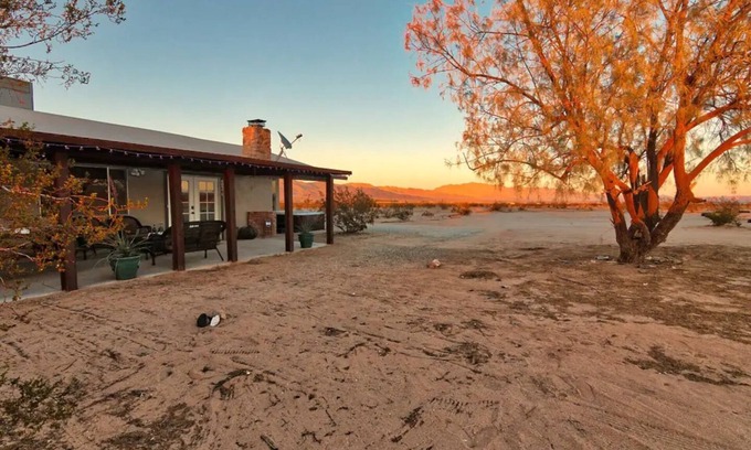 Wonder Valley House | MESA SILVERADO Desert Hideaway with Outdoor Spa & Amazing Views Near JTNP