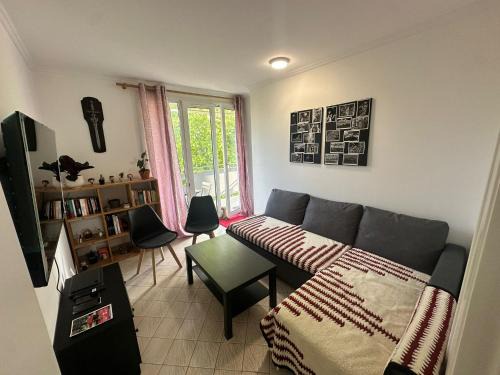 Bas du Mont-Mesly House | Metro Lakeside