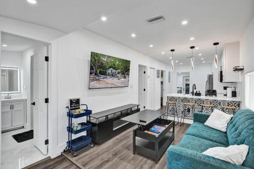 Liberty City House | Miami Heart Retreat, Stylish & Central With Games