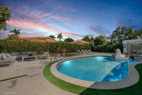 Cutler Bay House | Miami Paradise - Minigolf, BBQ, Pool Table, Playground, Heated Pool