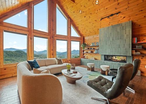 Waynesville House | Mid-Century Decor Cabin with Stunning Views