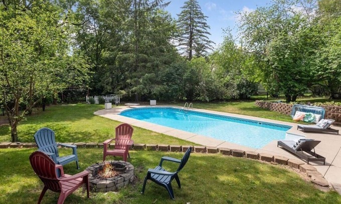 Minnetonka House | Mid-Century Minnetonka Ranch Home w/Pool