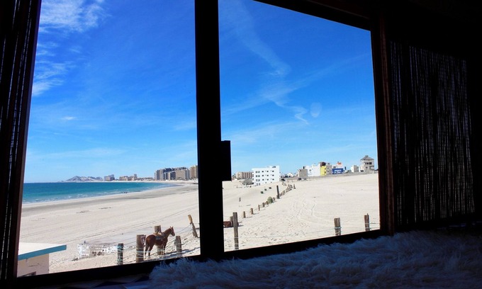 Centro Apartment | Mid-century Ocean View Apartment