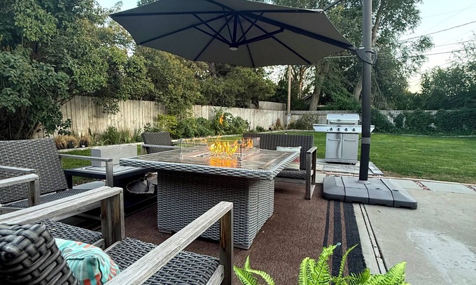 Southeast Boise House | MidCentury Modern Oasis/SE Boise/Golf Putting green!