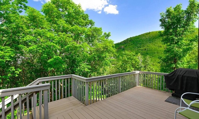 Midway Cabin | Midway Treehouse Cabin