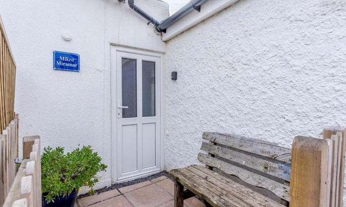 Pevensey House | Mikro Miramar - Cottage