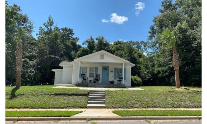 Milton House | Mil House in Downtown Milton!