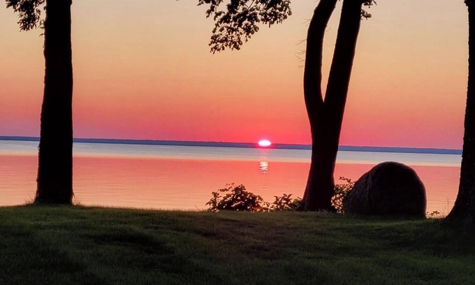 Isle Cabin | Mille Lacs Lake eastside cabin with stunning sunsets!