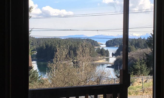 Kodiak Apartment | mini-island view retreat