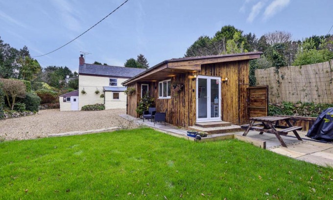 Redruth House | Minimoore Lodge. Perfect for walkers, cyclists and surfers.