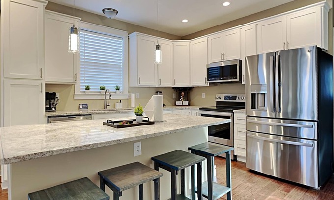 Indianapolis House | Mins to Downtown & Raceway! Rookwood Retreat 1 & 2