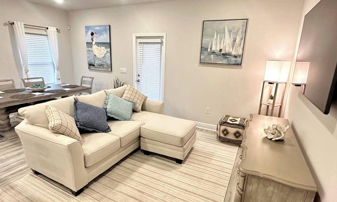 Gulf Breeze House | Minutes to the beaches of Pensacola & Navarre! New townhome is a perfect stay.