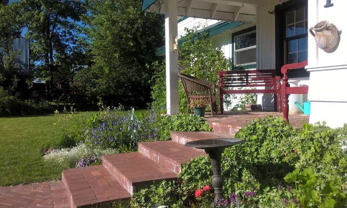 Chester House | Mistletoe Manor; Your home while visiting beautiful Lake Almanor Area