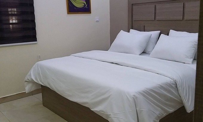Surulere Hotel | MITOS LUXURY SUITES -BODE THOMAS