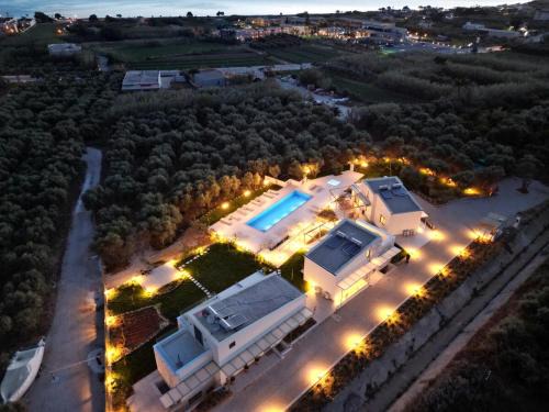 Pyrgos Psilonerou Villa | Mitos Villas Gerani 300sqm 8rooms&6baths 20 sleeps