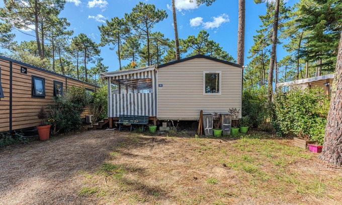 Saint-Julien-en-Born RV Rental | Mobile Home 'Les Dunes De Contis' with Shared Pool, Private Terrace and Air Conditioning