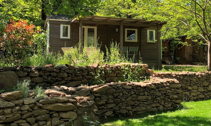 Gravieres House | Mobile Home 'Camping La Châtaigneraie' with Private Terrace, Private Garden and Wi-Fi